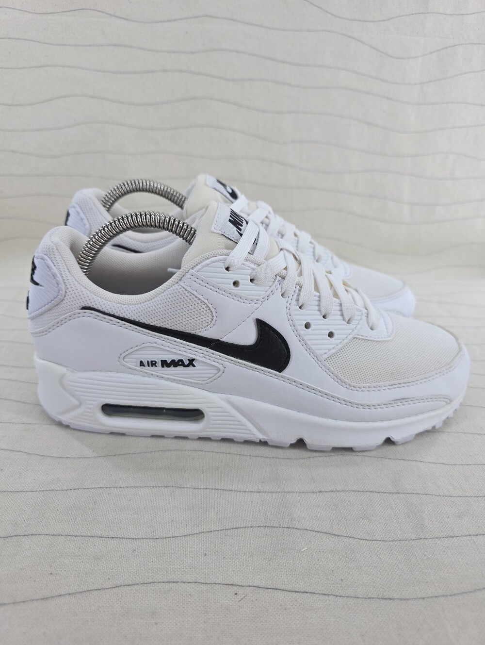 Nike Womens Air Max 90 White Black Retro Sneakers Shoes DH8010-101 Size 8.5 - Picture 1 of 13